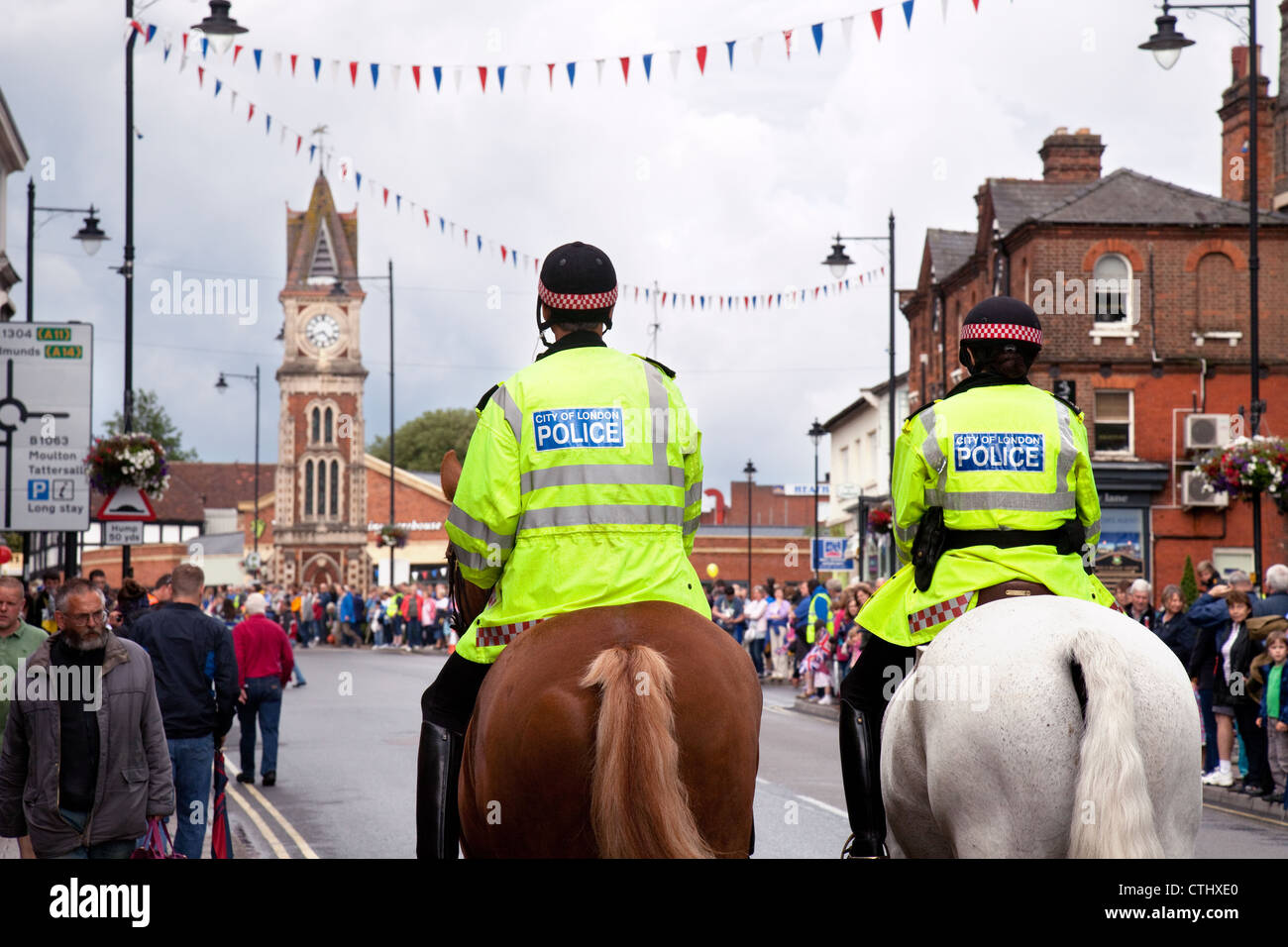 Mounted police uk hi-res stock photography and images - Alamy