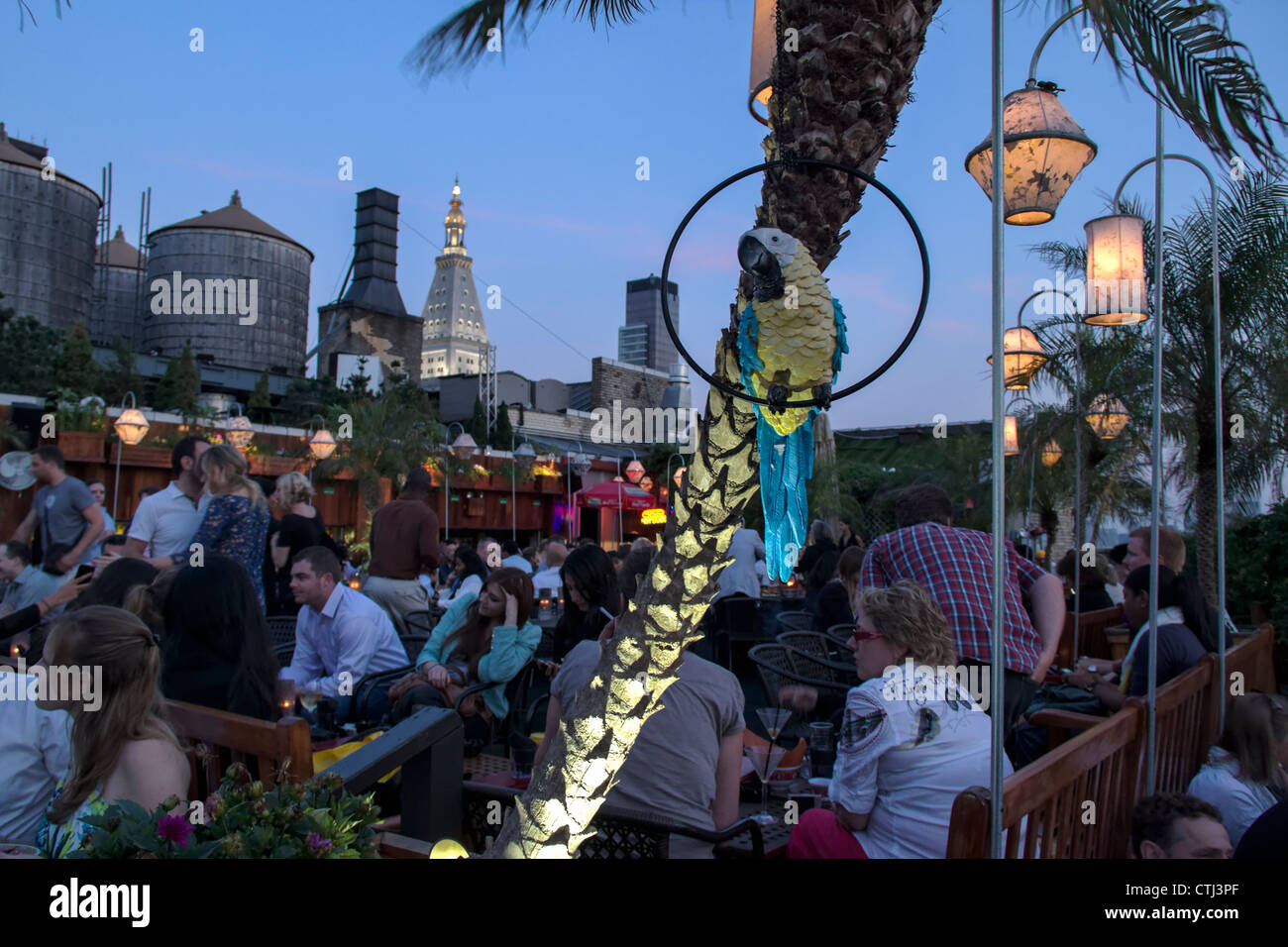 230 rooftop bar new york hi-res stock photography and images - Alamy