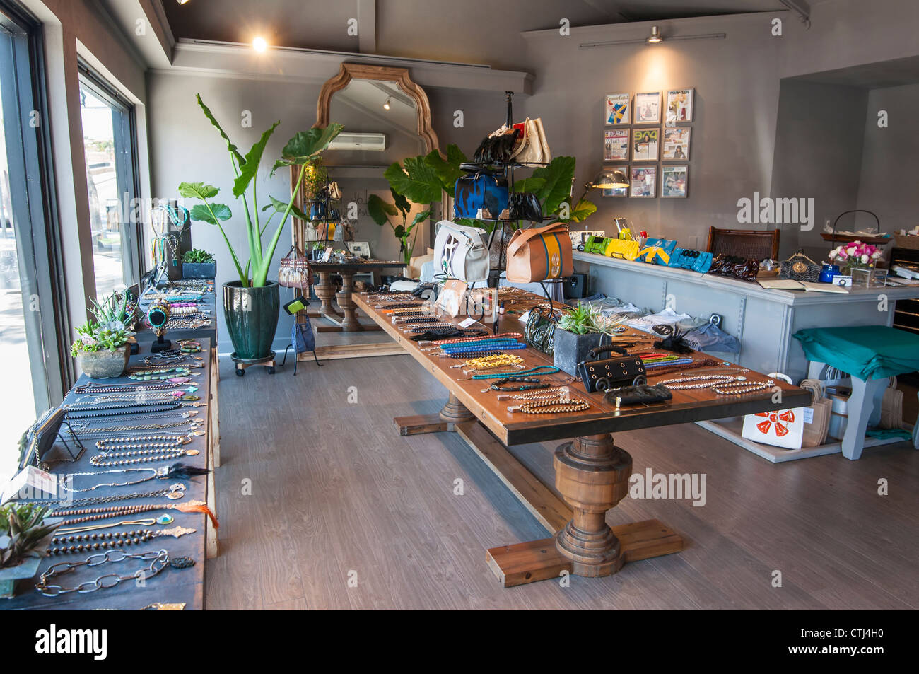 Trendy retail stores located in Balboa Island in Newport Beach Stock Photo  - Alamy