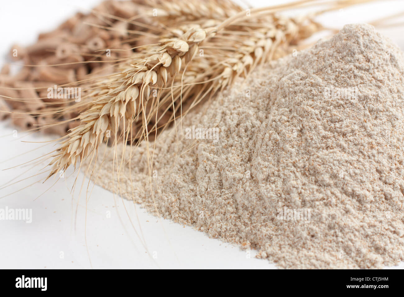 Wholemeal wheat flour and ears of wheat, closeup Stock Photo Alamy