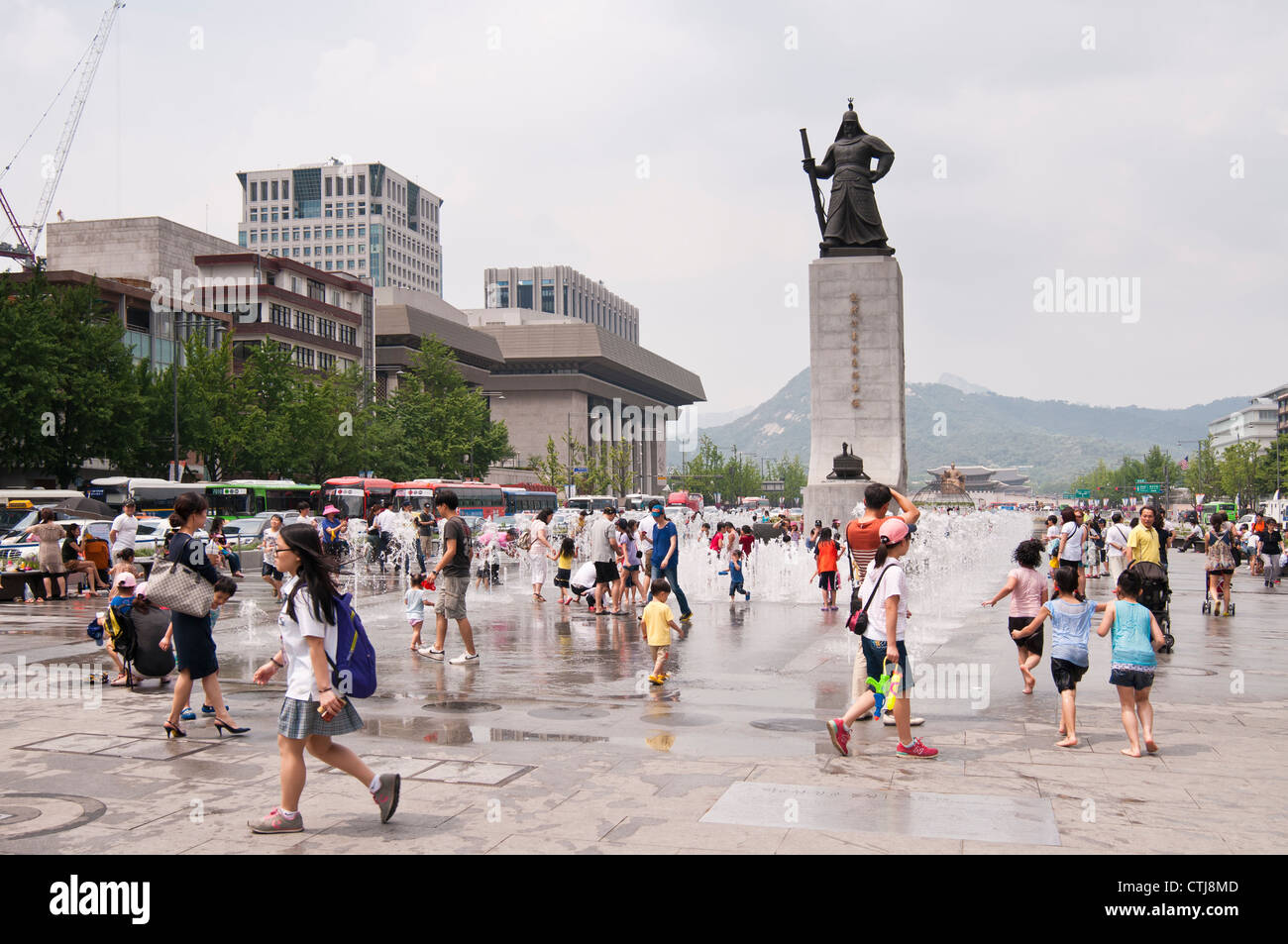 People enjoying hot summer day in Gwanghwamun Square, Seoul, Korea Stock Photo