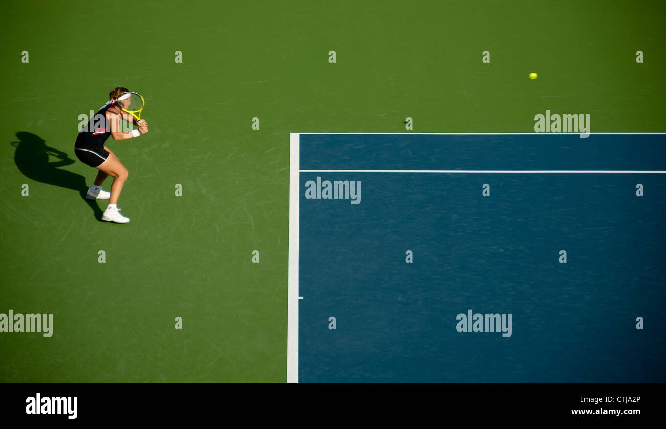 Svetlana Kuznetsova returns a serve at the Dubai Tennis Championships, 2010 Stock Photo