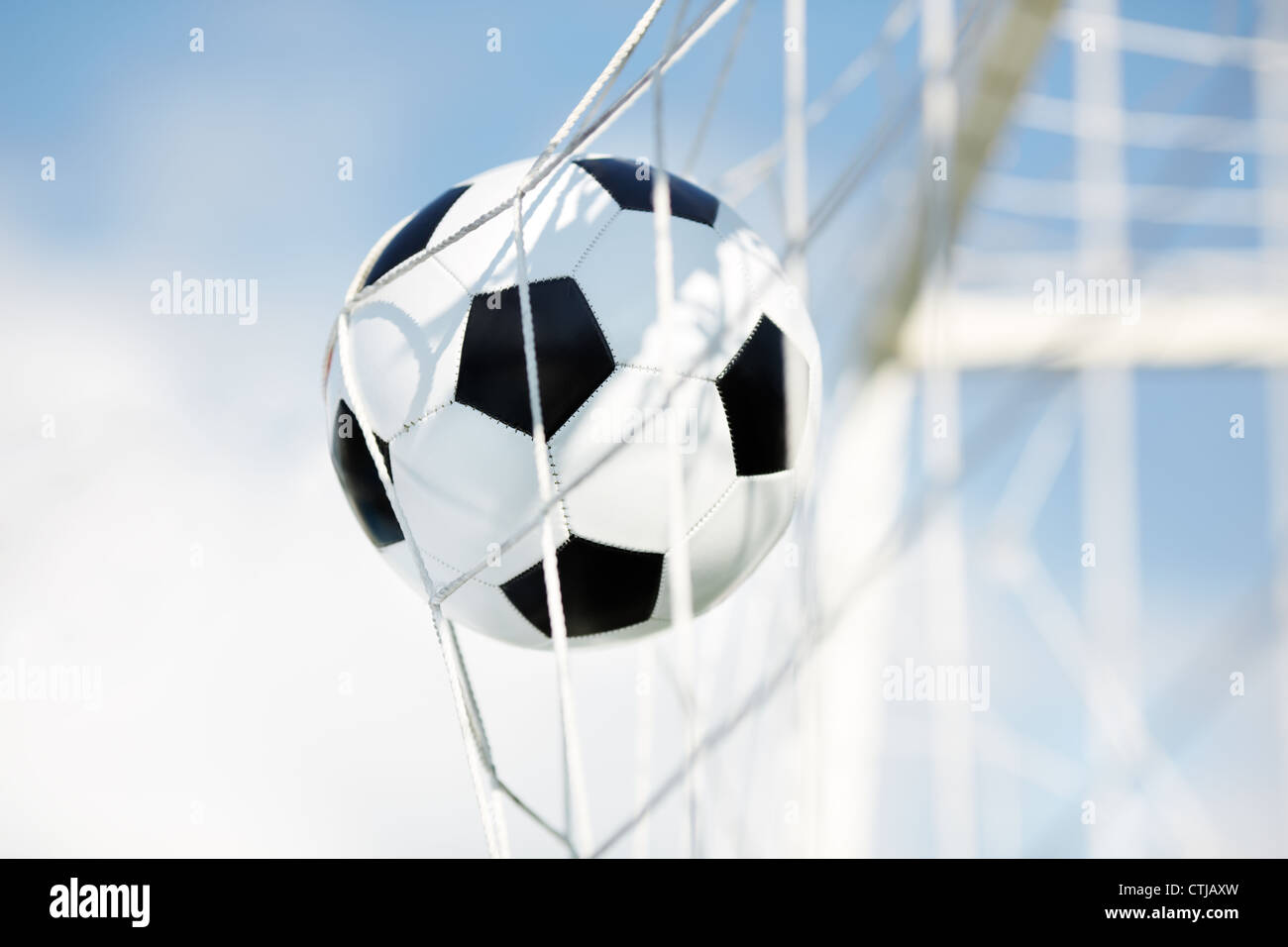 Ball Into Net Ball going into net hi-res stock photography and images - Alamy