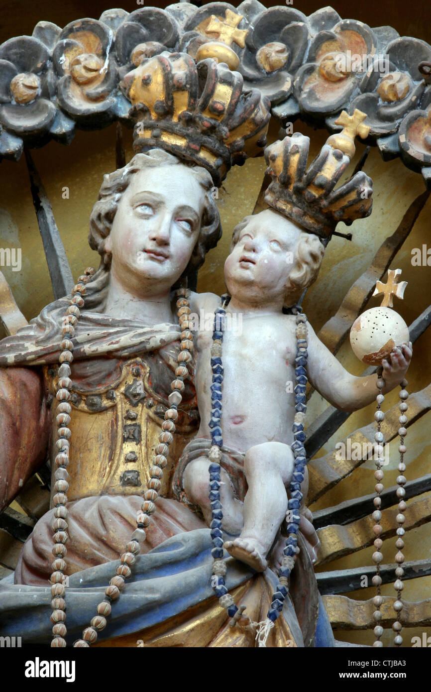 Blessed Virgin Mary with baby Jesus Stock Photo - Alamy
