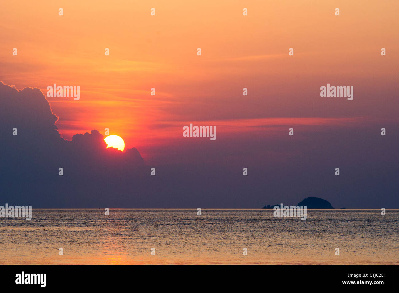 sunset at tropical island during low tides, Pulau tioman in Malaysia ...