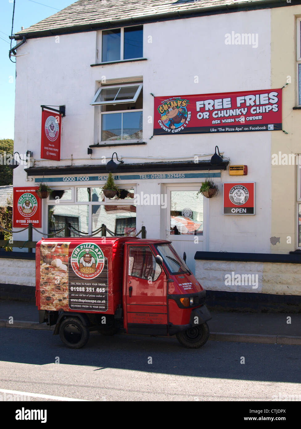 The pizza ape shop and delivery vehicle, Kilkhampton, Bude, Cornwall, UK Stock Photo