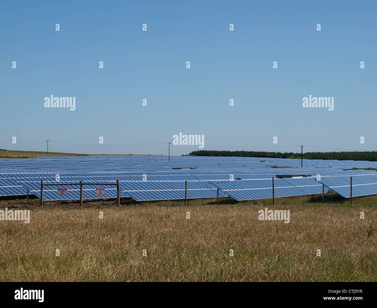 Solar panel park on farmland in Cornwall, UK Stock Photo Alamy