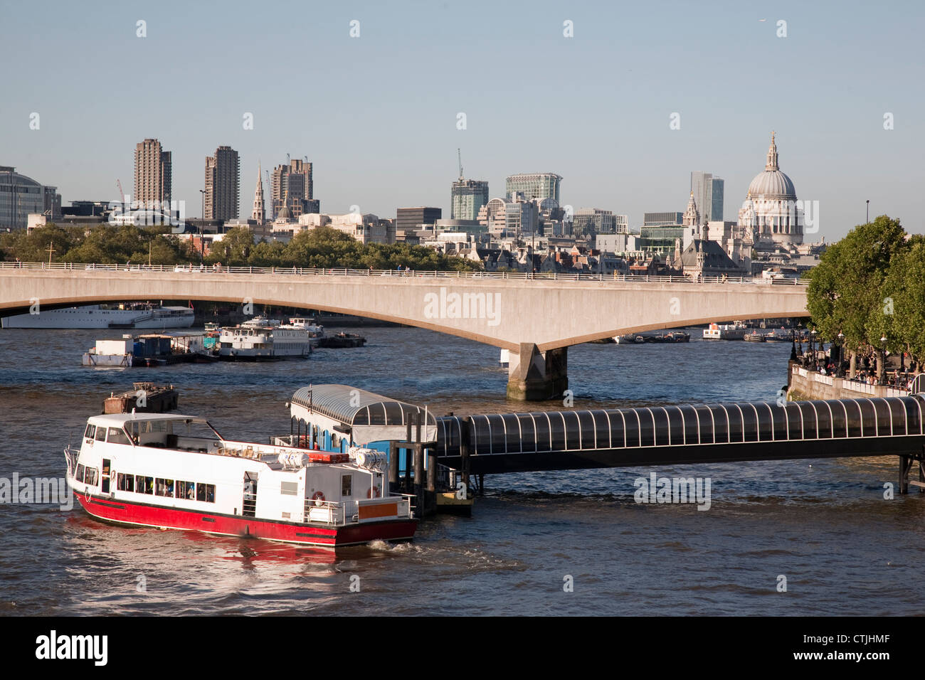 Waterloo bridge river thames hi-res stock photography and images - Alamy