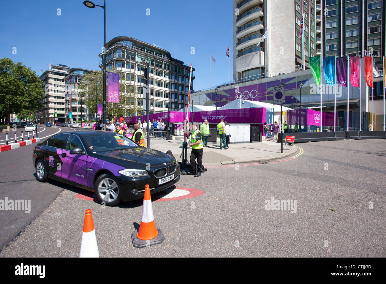 Olympic security surrounding the Hilton on Park Lane London, where the International Olympic Committee stay during the Olympics Stock Photo