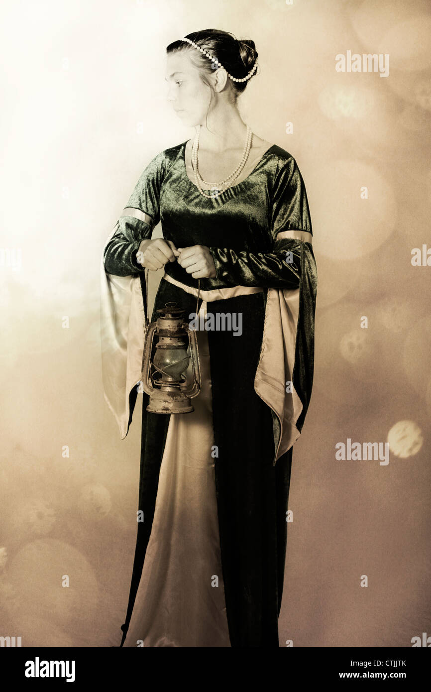 Victorian era woman hi-res stock photography and images - Alamy