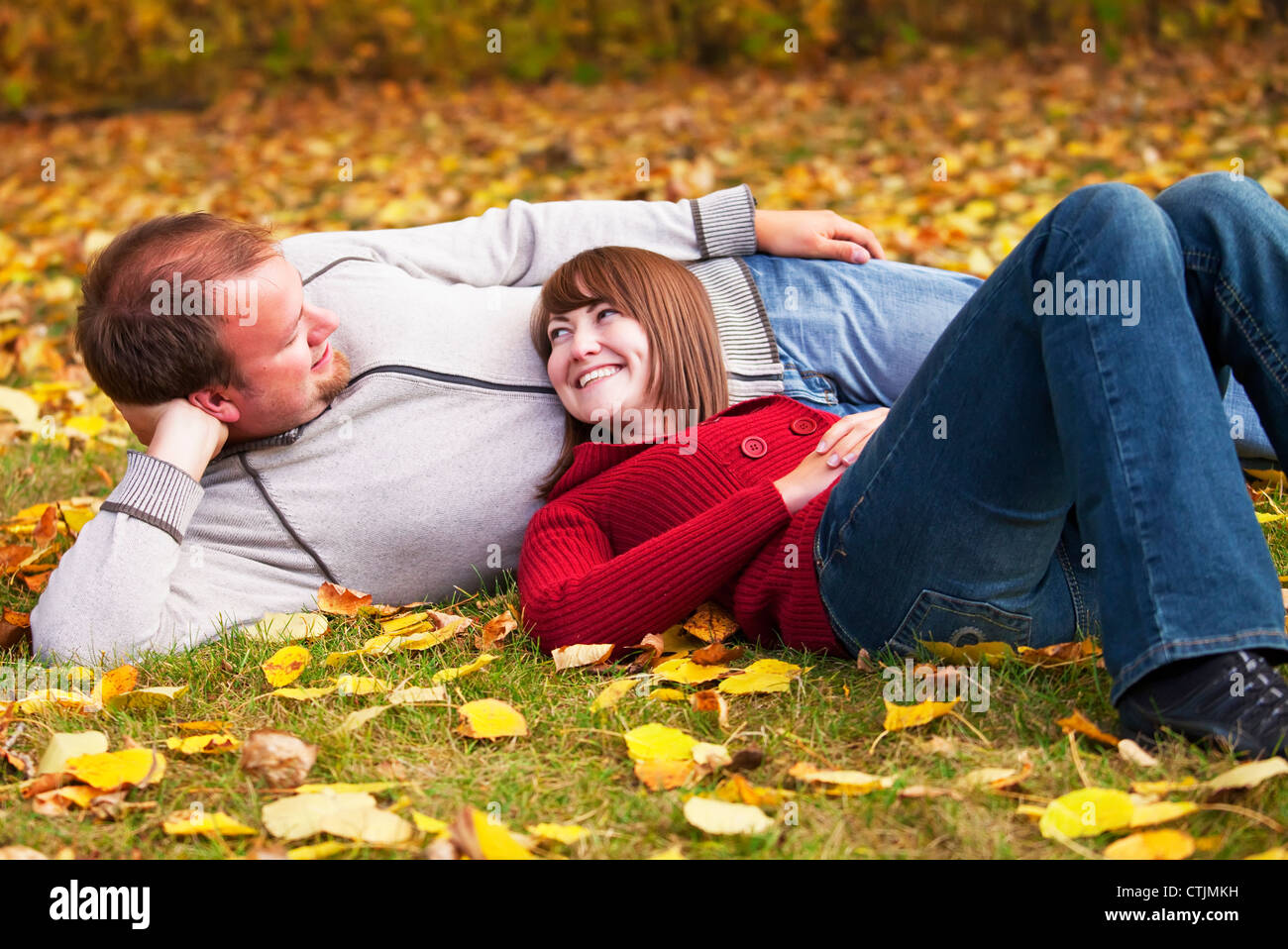 Park, couple, sit, lean woman, take it easy, happy, detail, outside, side v...
