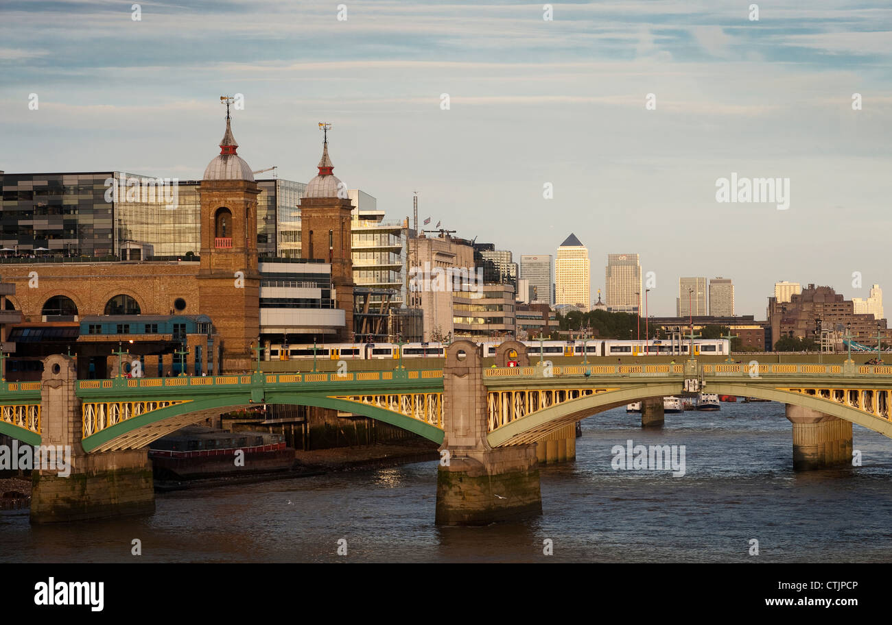Train cannon street railway bridge hires stock photography and images