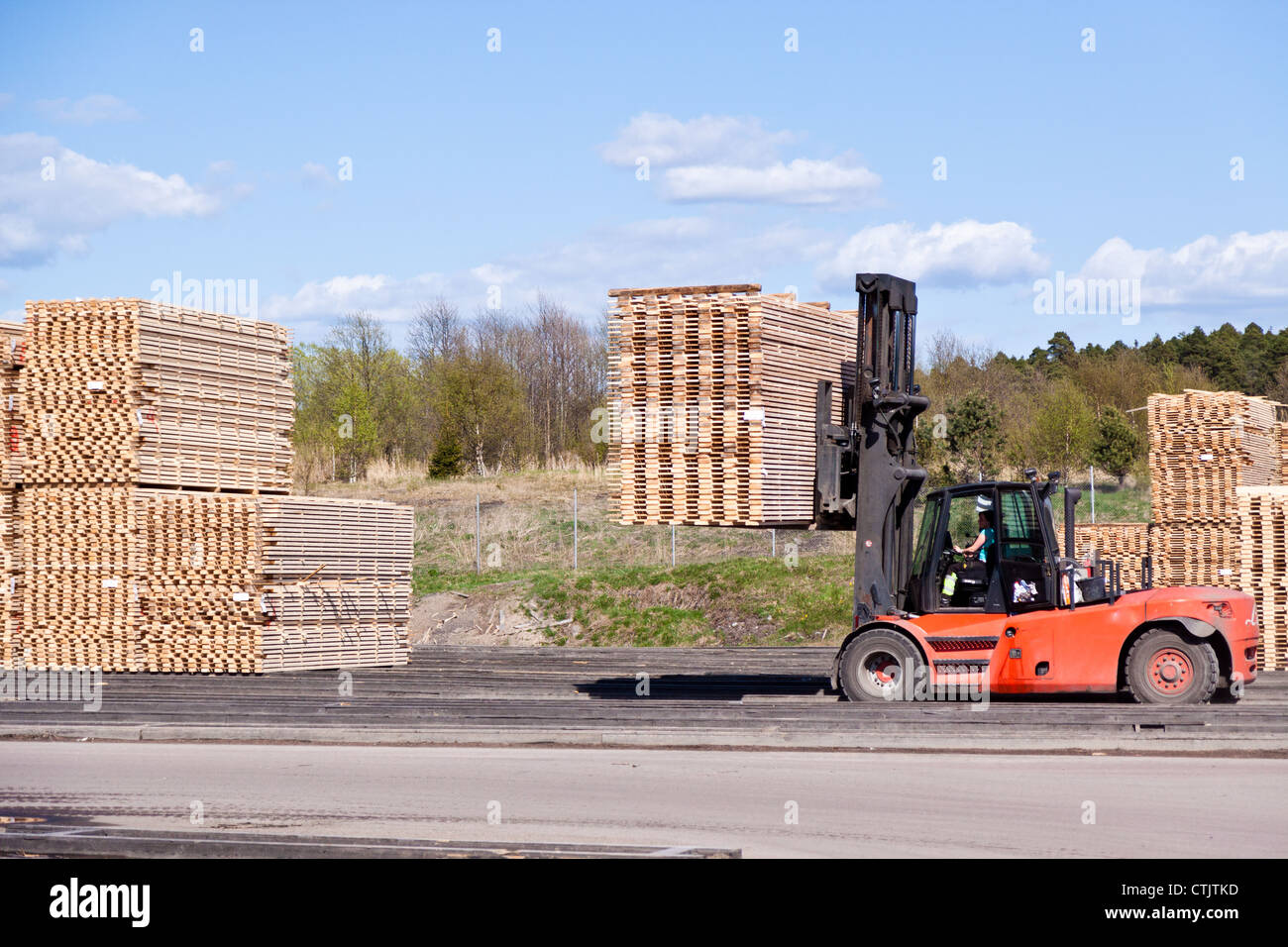 Fork lift pallets hires stock photography and images Alamy