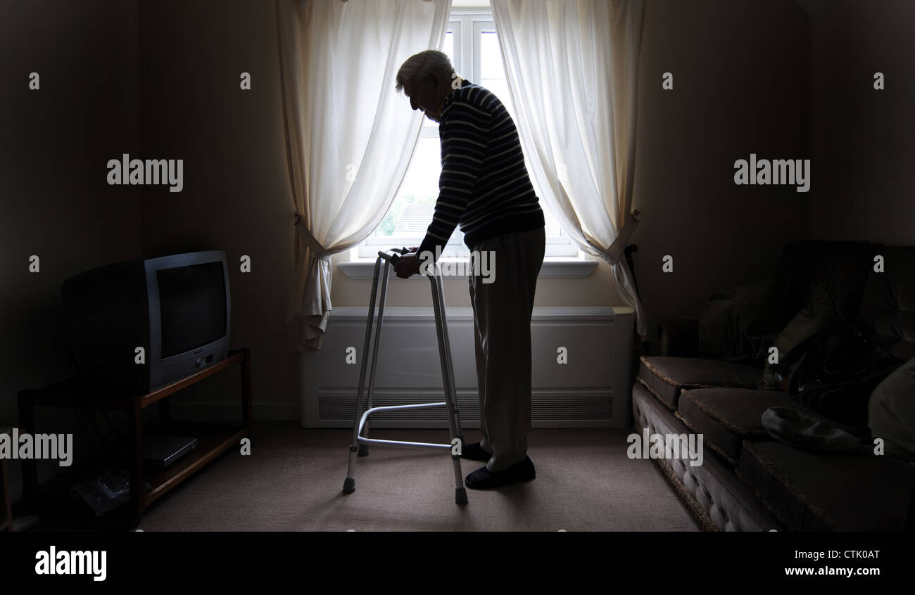 OLD AGED MAN HOLDING ONTO TO WALKING AID RE CARE HOMES OLD AGE ILLNESS PENSIONERS RETIREMENT NURSING HOMES CARERS OAPS OAP UK Stock Photo