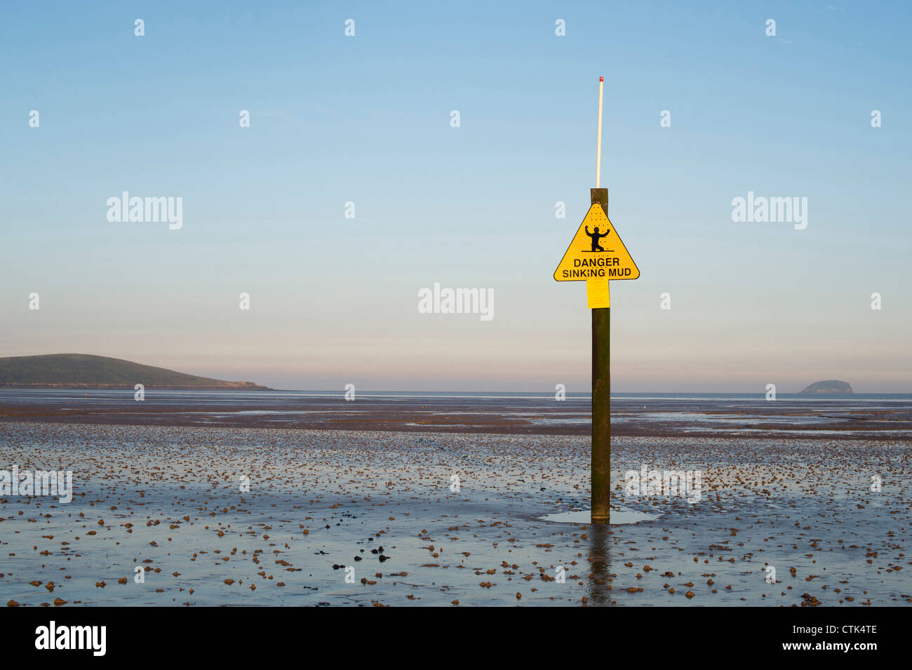 Sand sinking hires stock photography and images Alamy