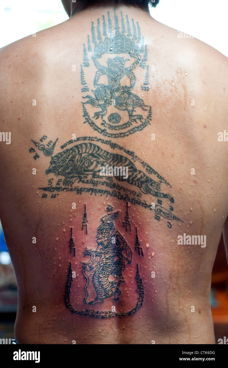 Sak Yan master,Ajahn Somchat of Nonthaburi of Thailand. Sak Yan are the  mystical tattoos popular in Thailand Stock Photo - Alamy