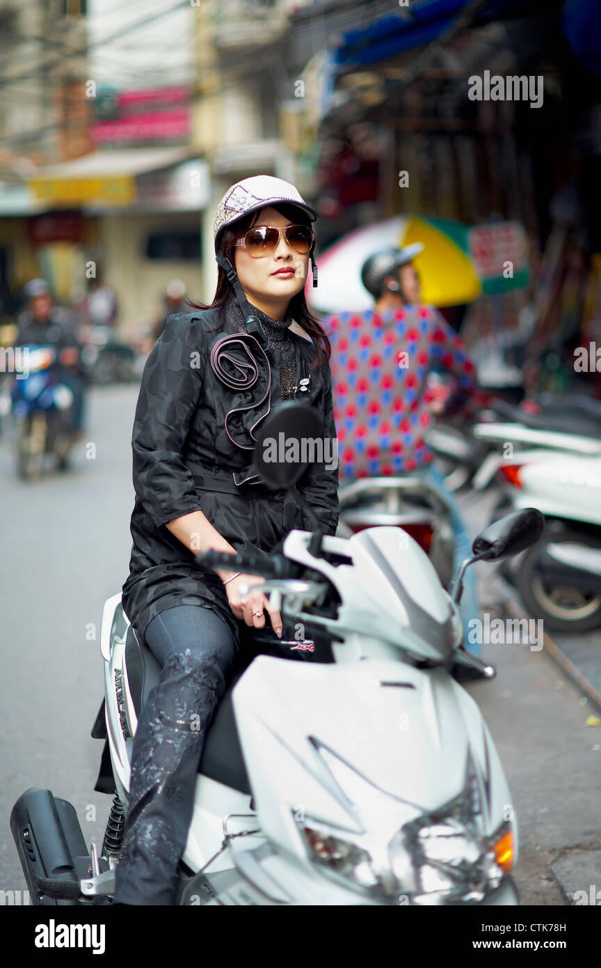 1,900+ Scooter India Stock Photos, Pictures & Royalty-Free Images - iStock  | Old scooter india