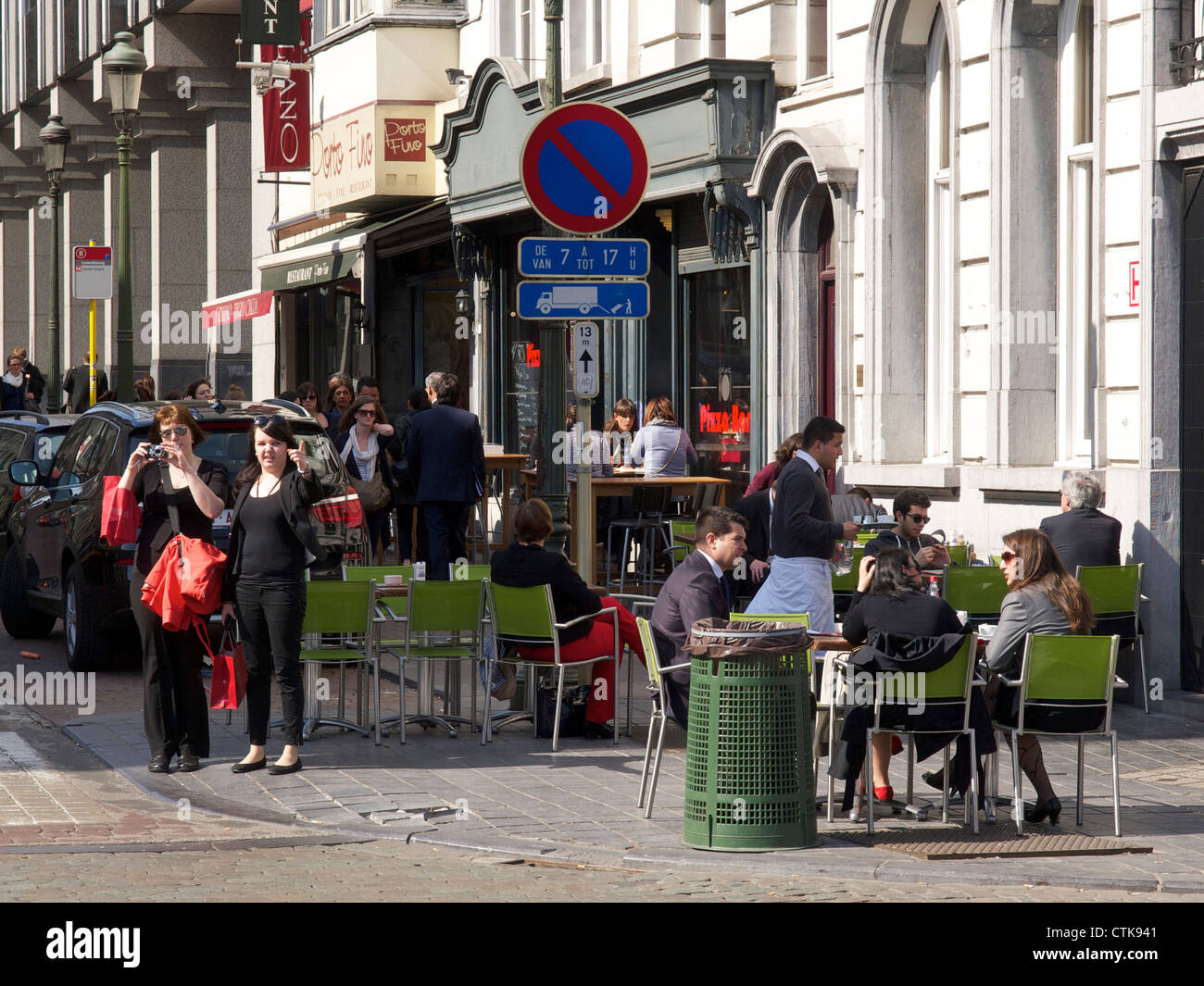 People having lunch outside in the EU quarter of Brussels, Belgium Stock Photo