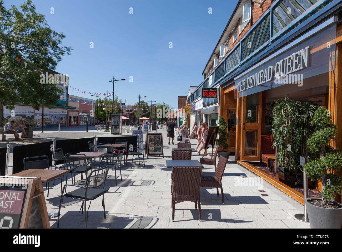 unoccupied street bar cafe in Waterlooville pedestrian zone Stock Photo