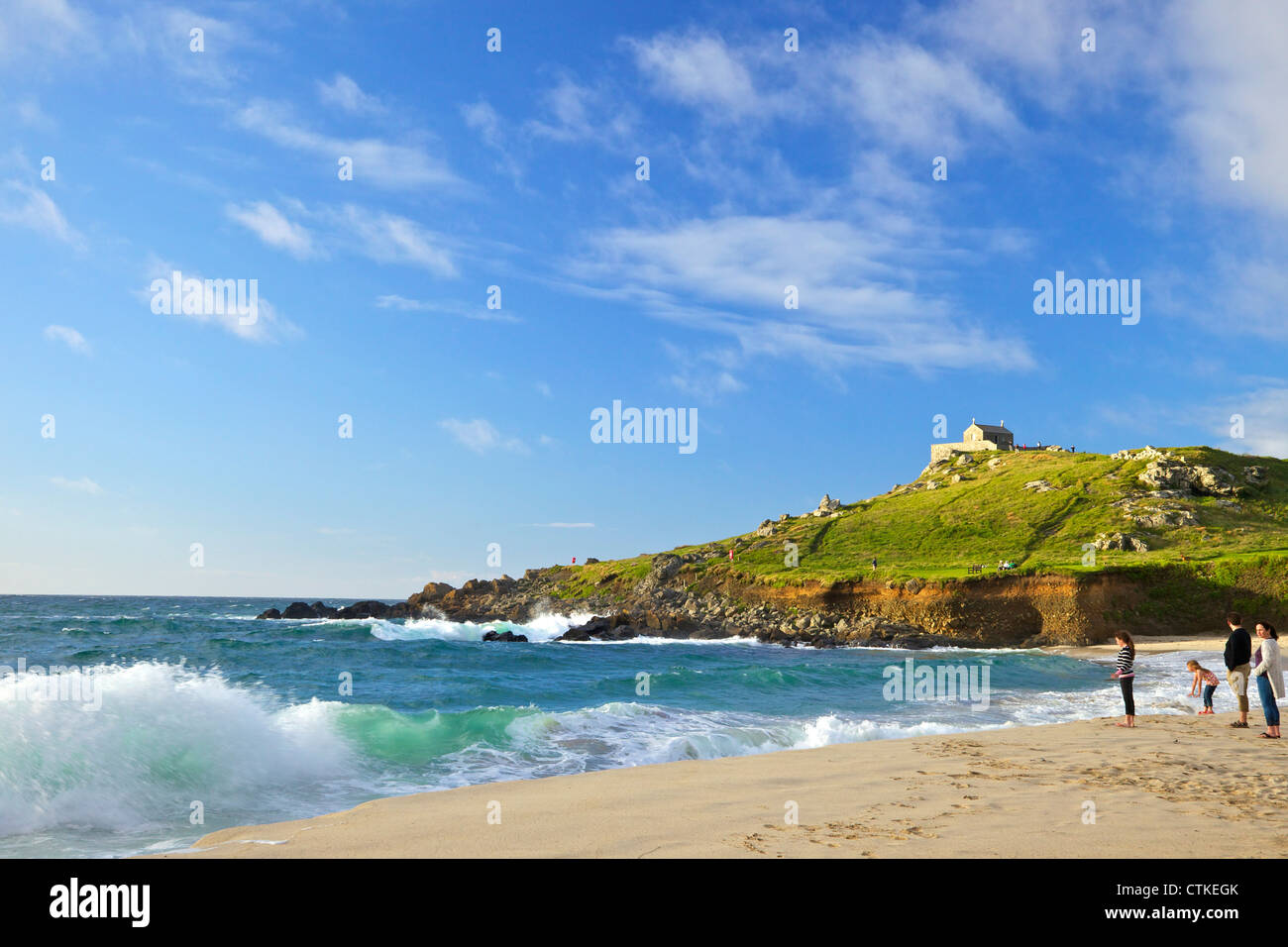 English beach family hi-res stock photography and images - Alamy