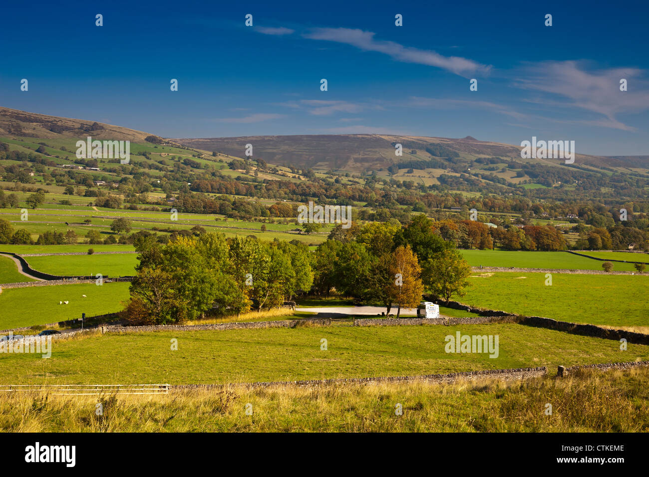 Castleton hope valley peak district hi-res stock photography and images ...