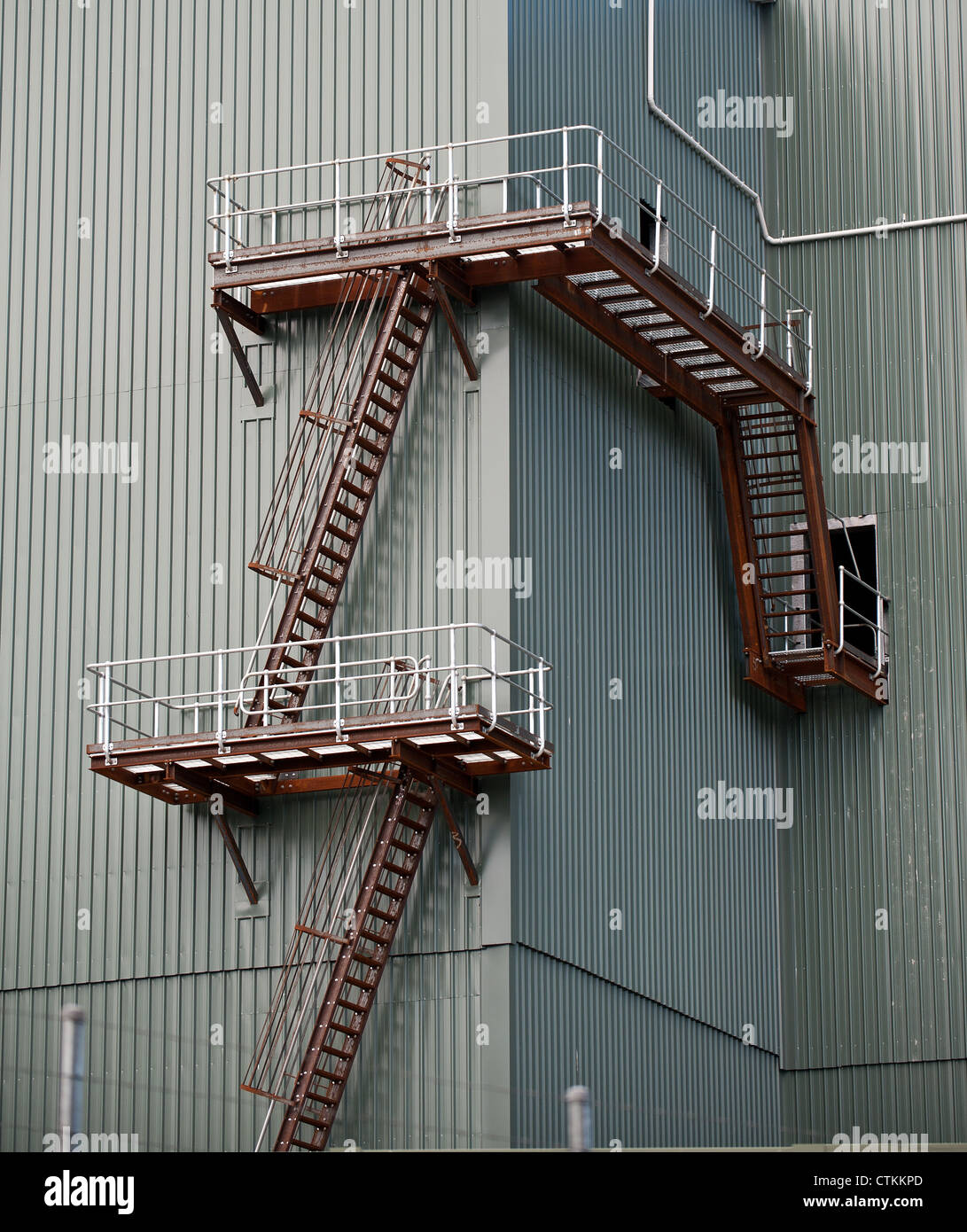 A fire escape ladder on the outside of a building Stock Photo Alamy