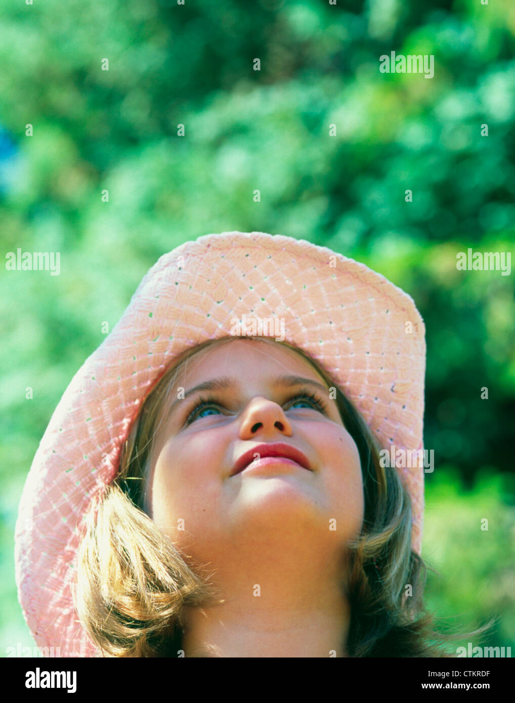 Young girl pink cowboy hat hires stock photography and images Alamy