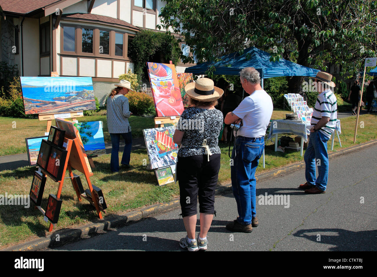 Street art painting couple walking hires stock photography and images
