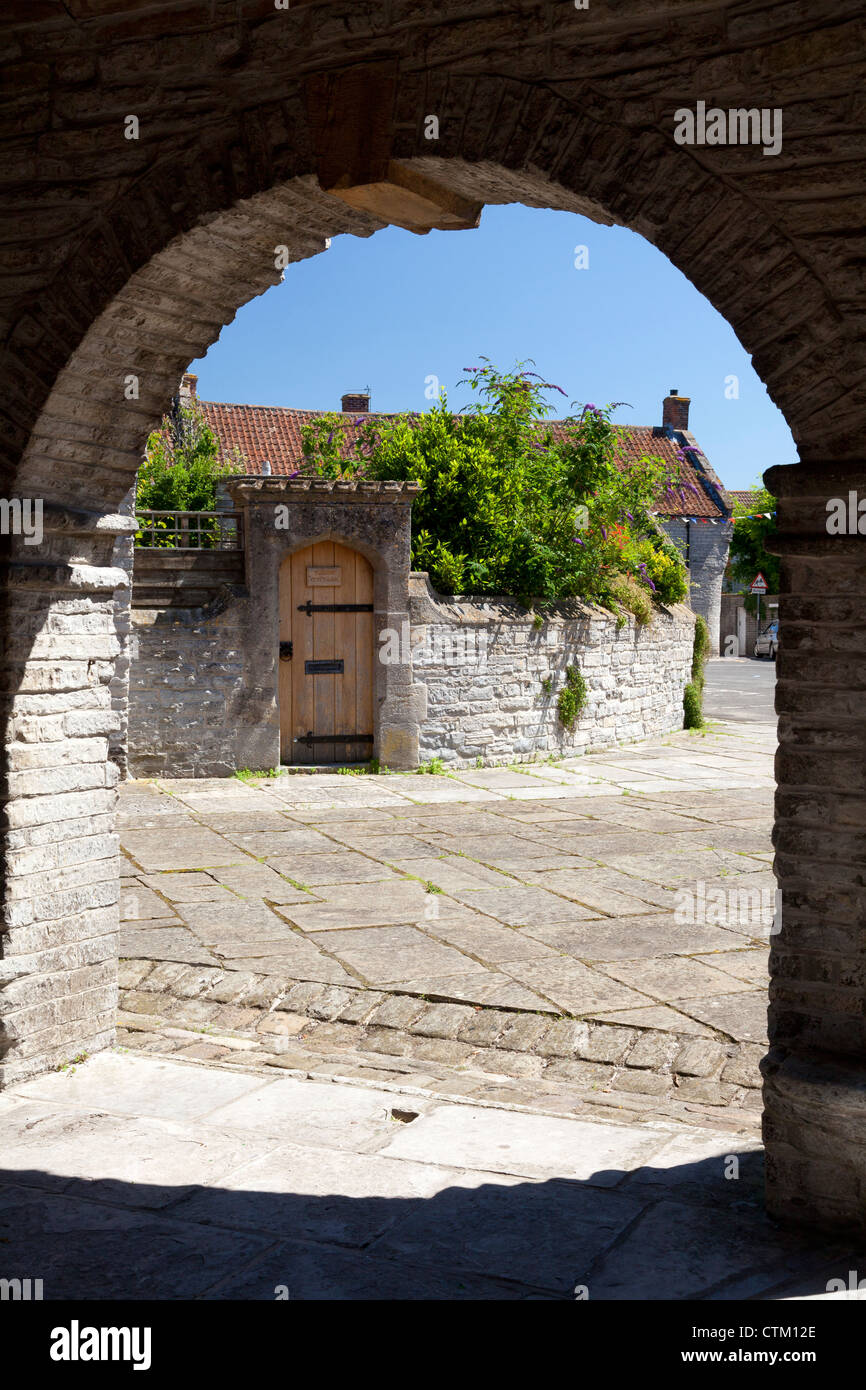 Market Place seen through the market cross, Somerton, Somerset Stock Photo Alamy