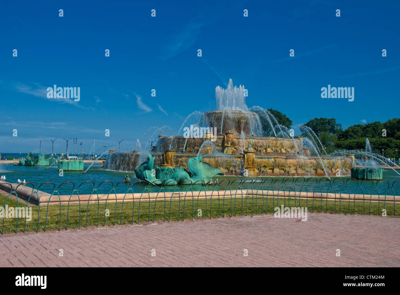 Buckingham Fountain in Grant Park, Chicago Illinois Stock Photo - Alamy
