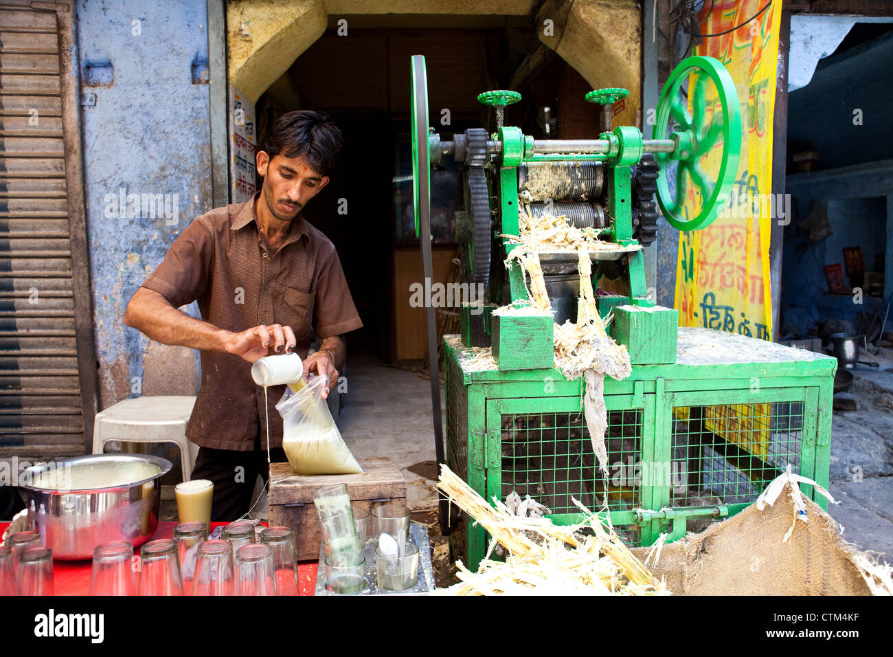 Street vendor in Jodhpur making sugar cane juice Stock Photo Alamy