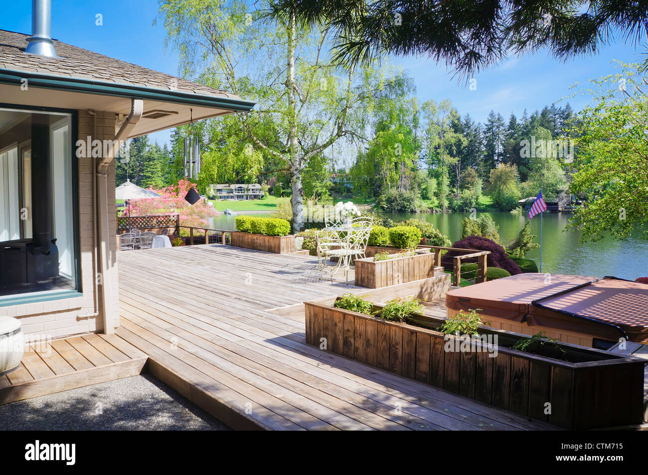 Deck chairs umbrella lake hi-res stock photography and images - Alamy