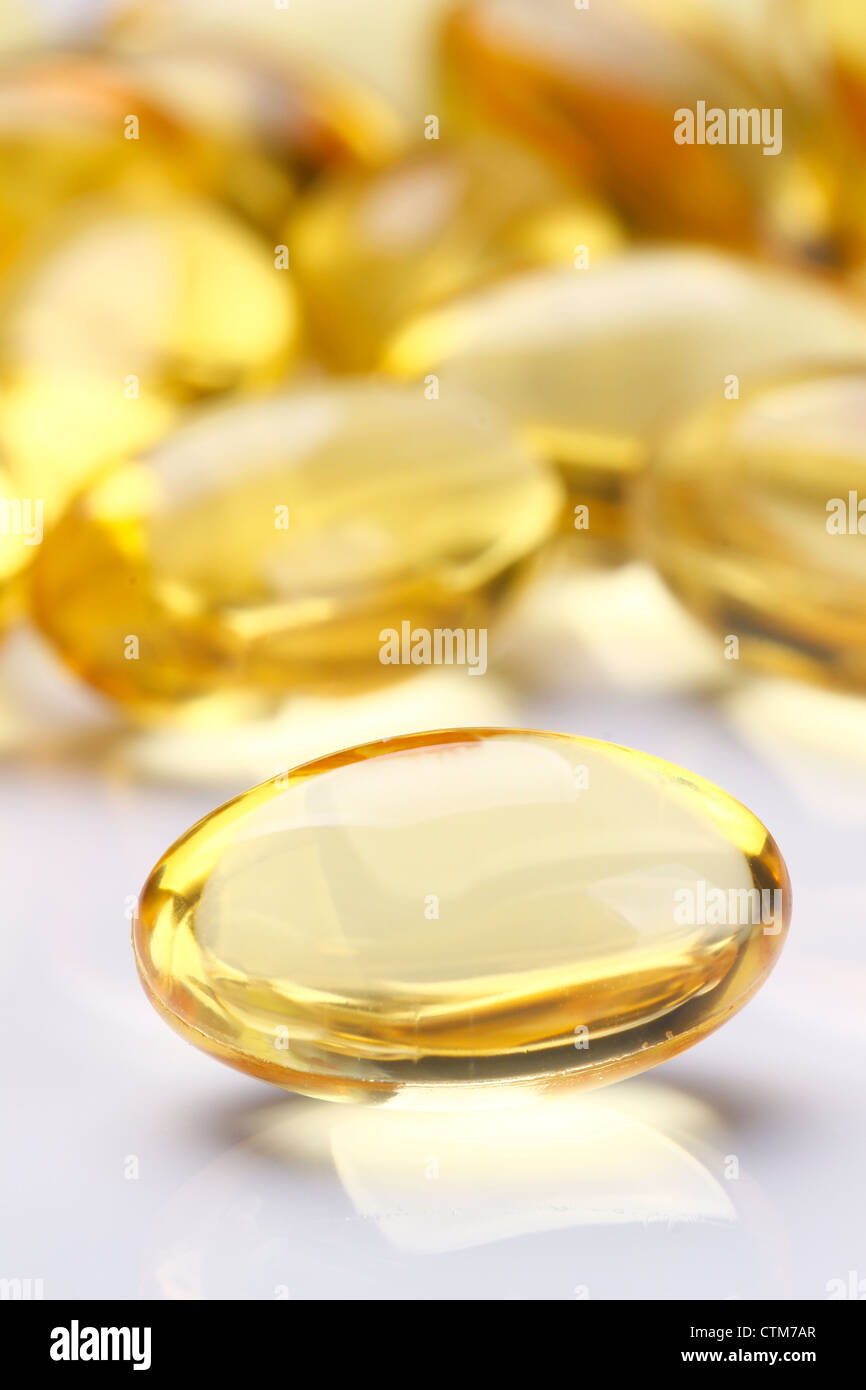 Garlic oil capsules/pills Stock Photo Alamy
