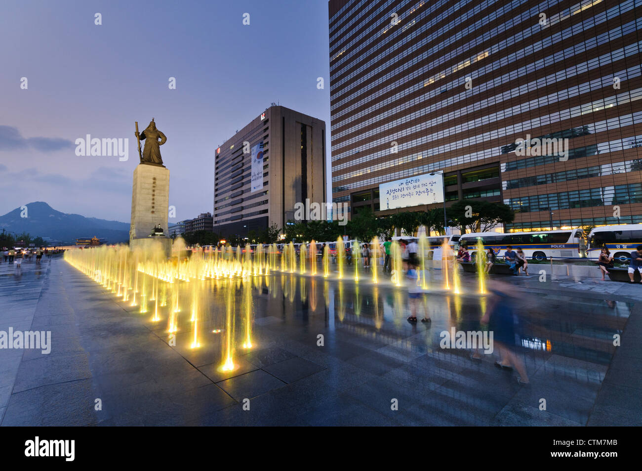 Gwanghwamun Square at night, Seoul, Korea Stock Photo: 49617579 - Alamy