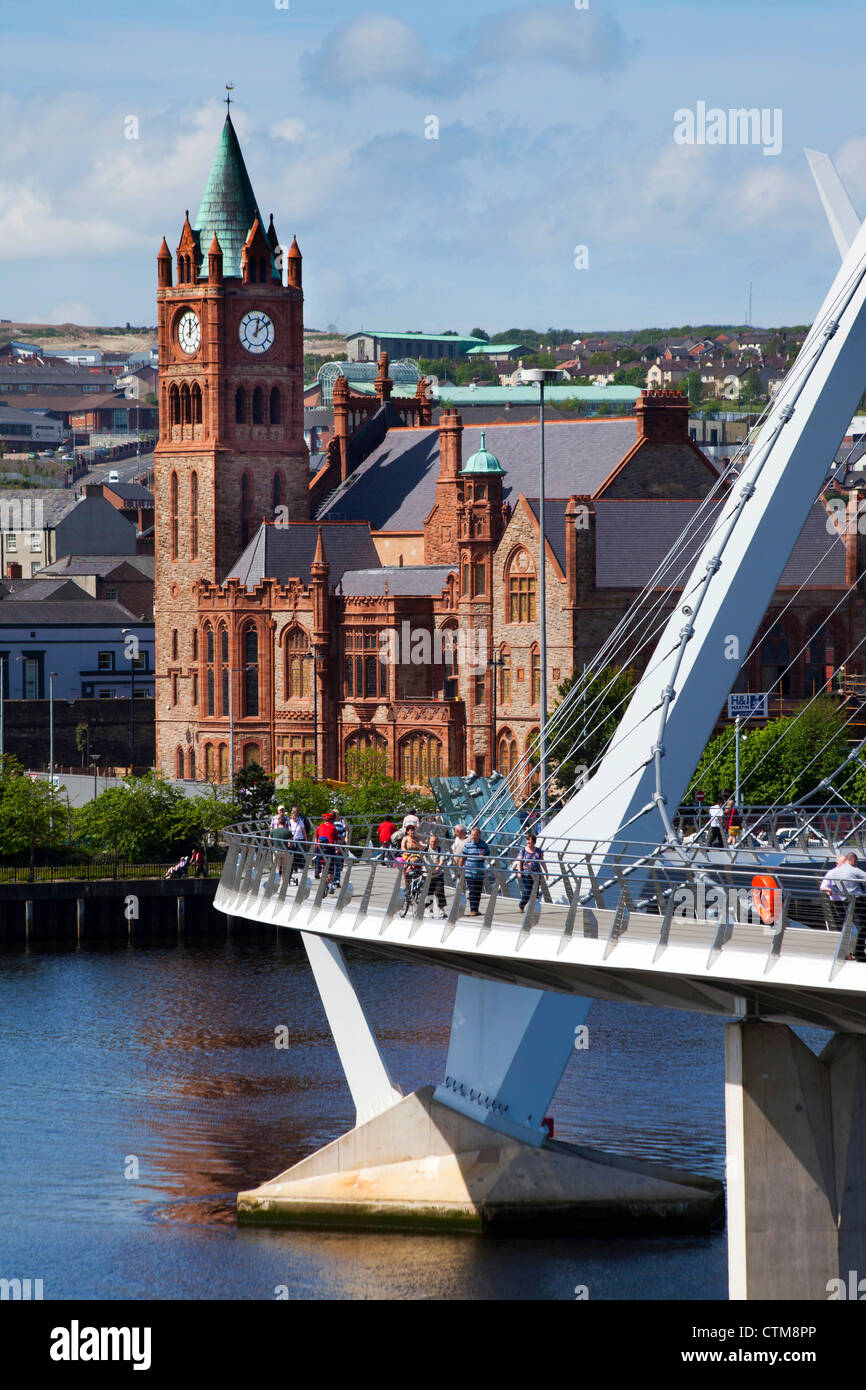 Derry peace Bridge and Guild Hall, Derry, Northern Ireland Stock Photo
