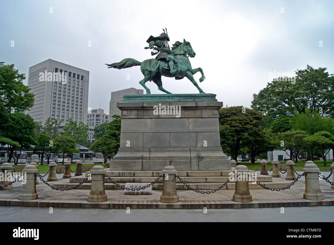 Statue of masashige kusunoki hires stock photography and images Alamy