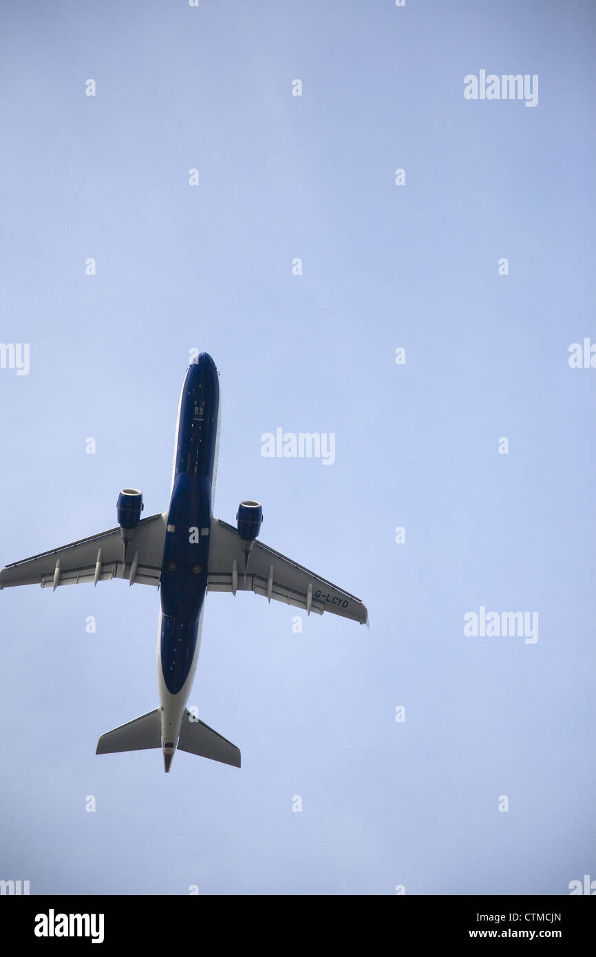 Plane passenger full hi-res stock photography and images - Alamy