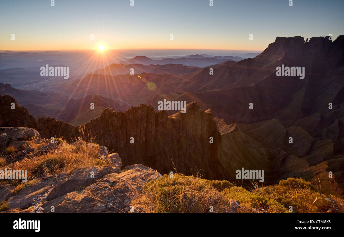 Sunrise over the Drakensberg mountains, Royal Natal, Drakensberg uKhahlamba National Park, South Africa Stock Photo
