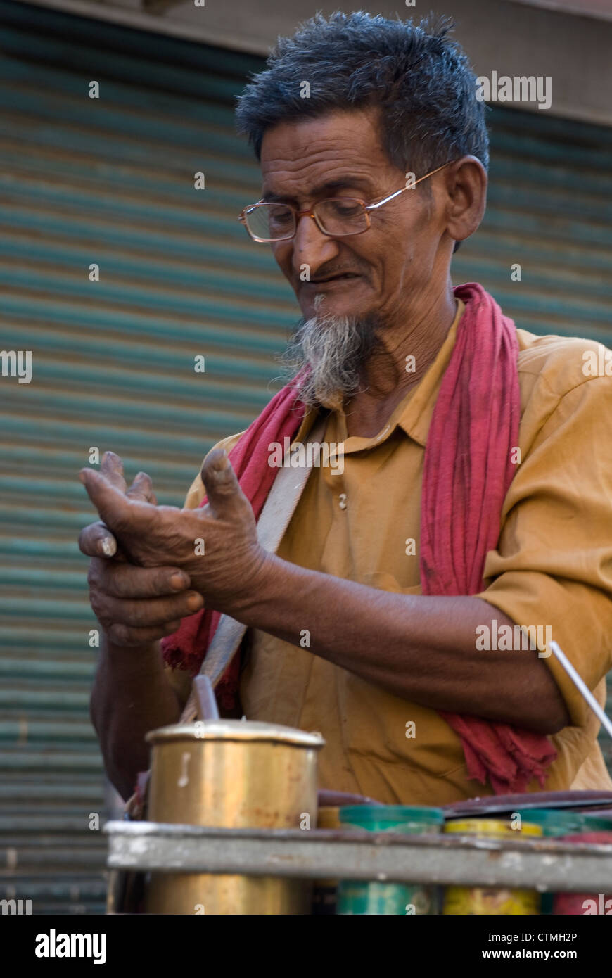 Rubbing tobacco hi-res stock photography and images
