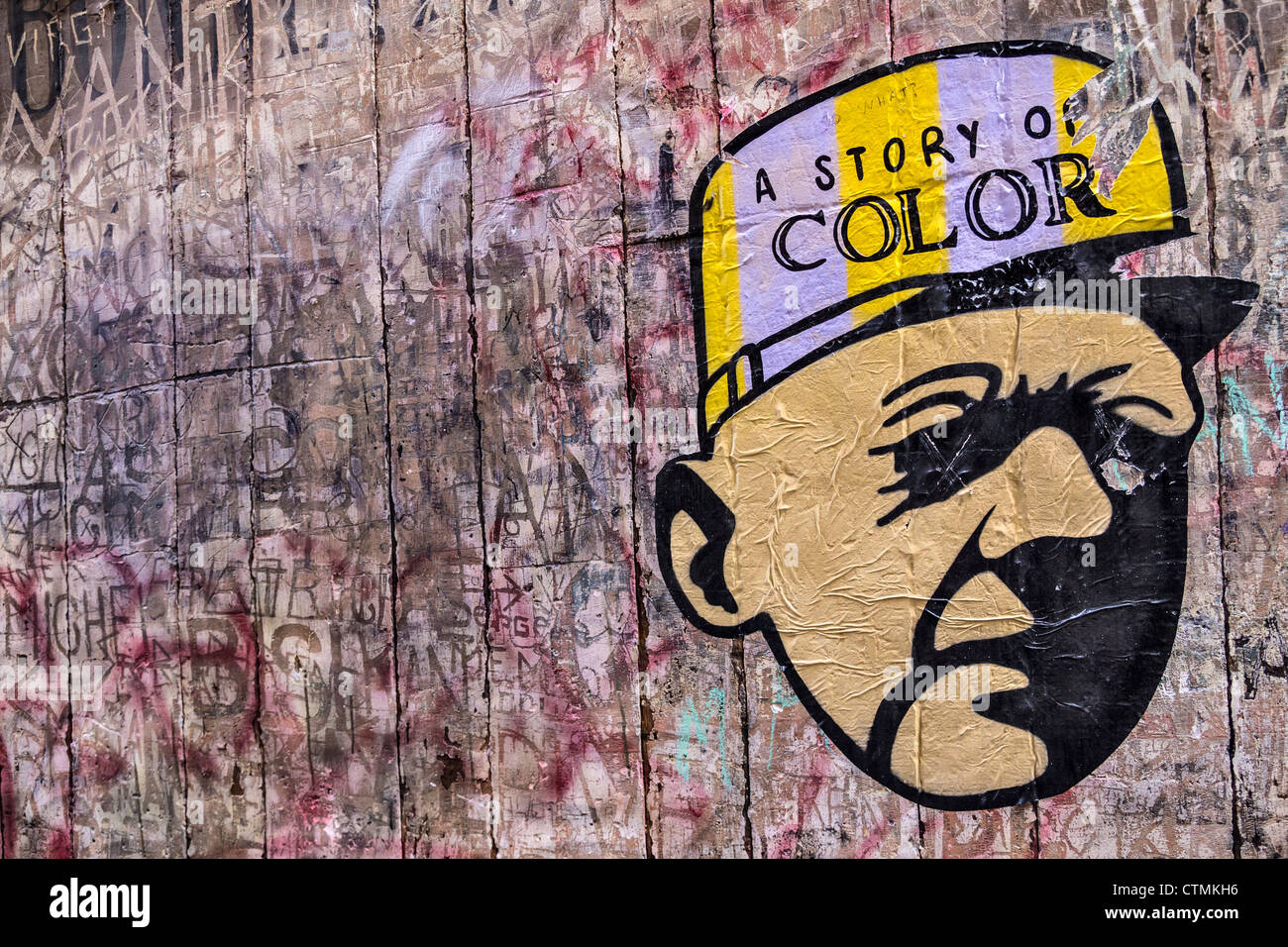 Graffiti and cartoon face in Rue de la Vicomte, Rouen, France Stock Photo