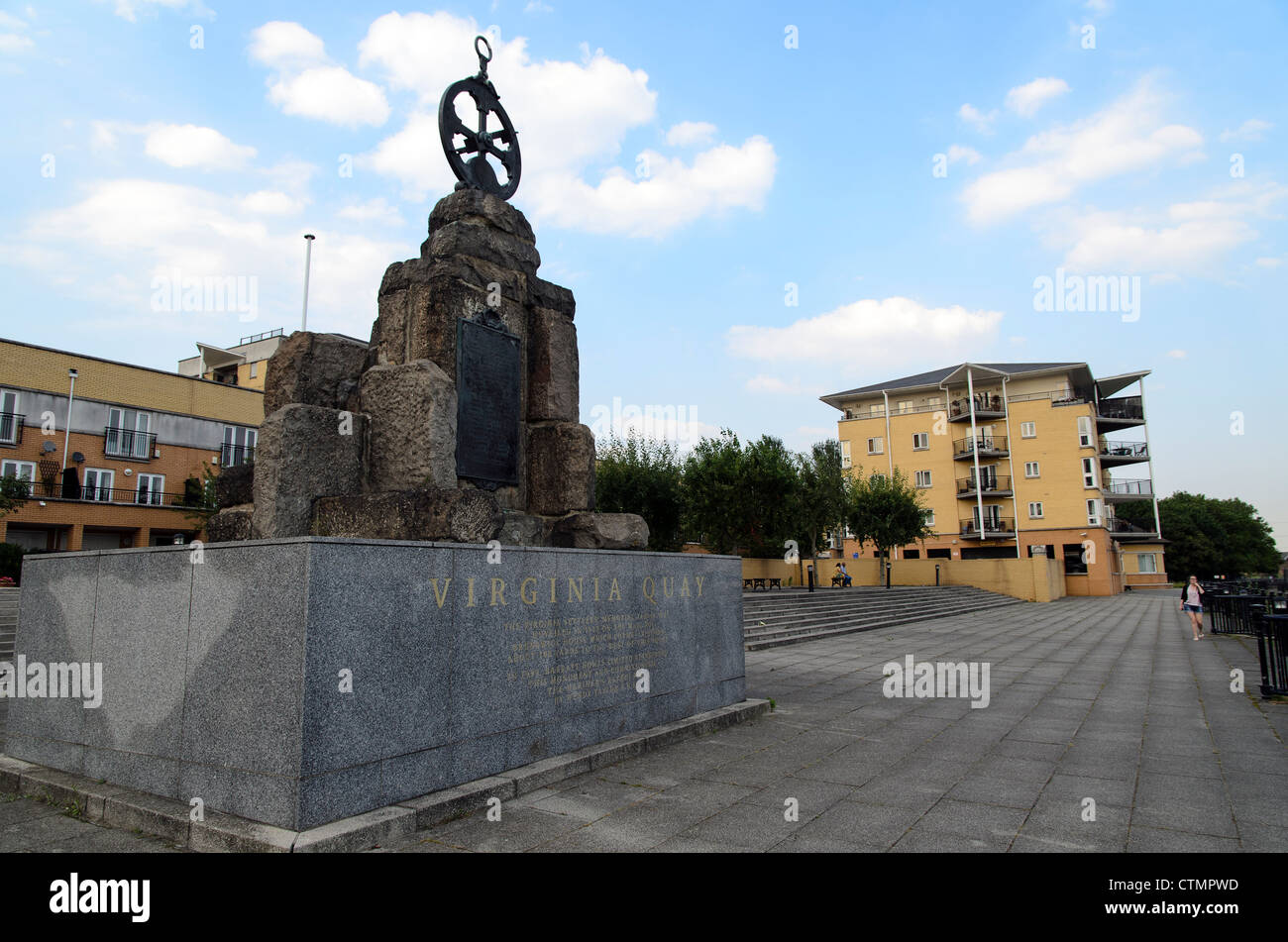 Virginia Quay settlers memorial monument in Blackwall - London, England  This Monument was first unveiled in 1928 by America's Ambassador dedicated to the 'First Settlers' who had sailed forth from the meandering reaches of the Thames at Blackwall on a murky December's day in 1606 in three small Merchant ships. King James 1 had commanded them to bring him treasure and gold from the 'New World', the venture being financed by 'The Virginia Company of London'. Stock Photo