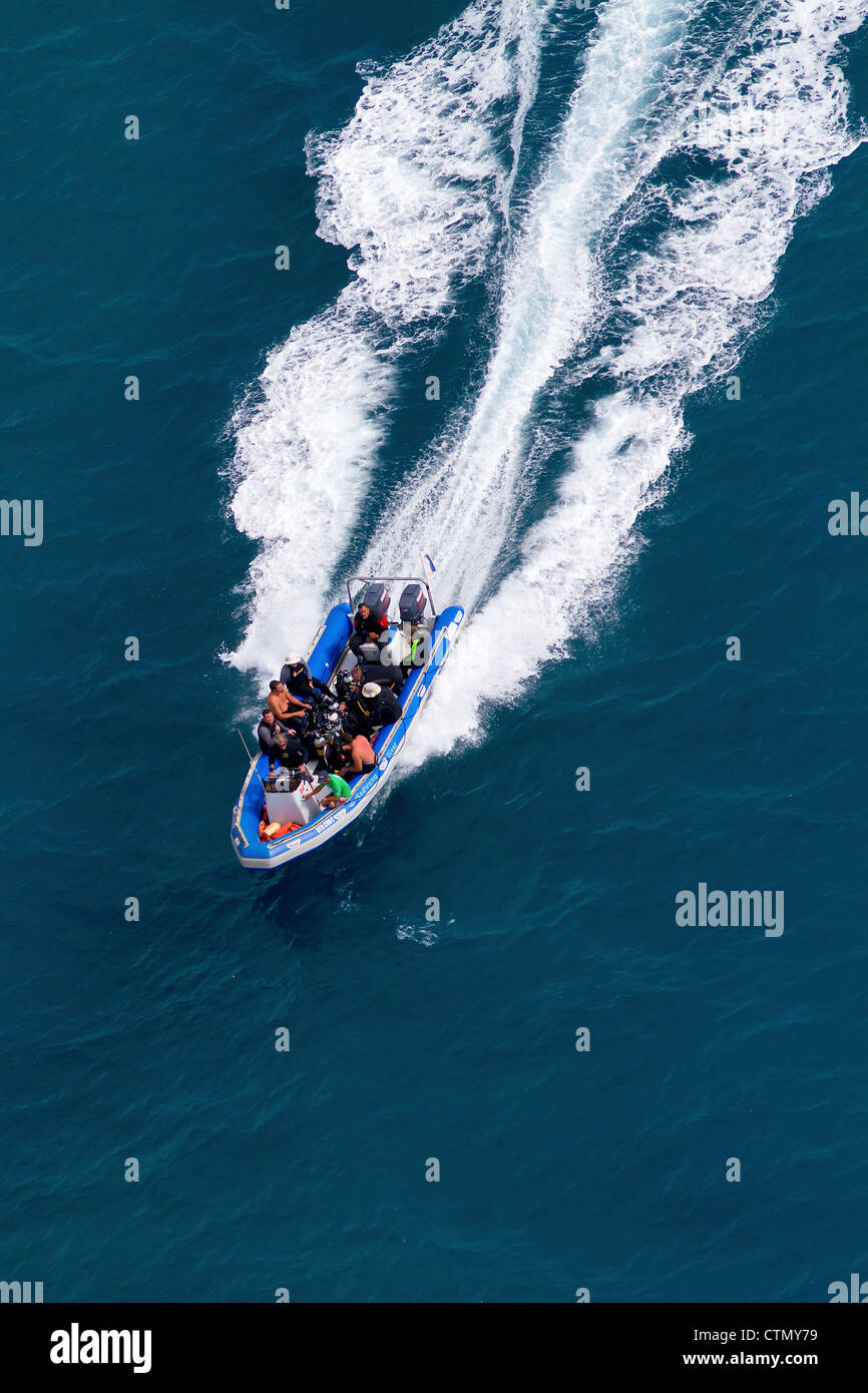 Dive boat with divers in Sodwana Bay, Kwa Zulu Natal, South Africa Stock Photo