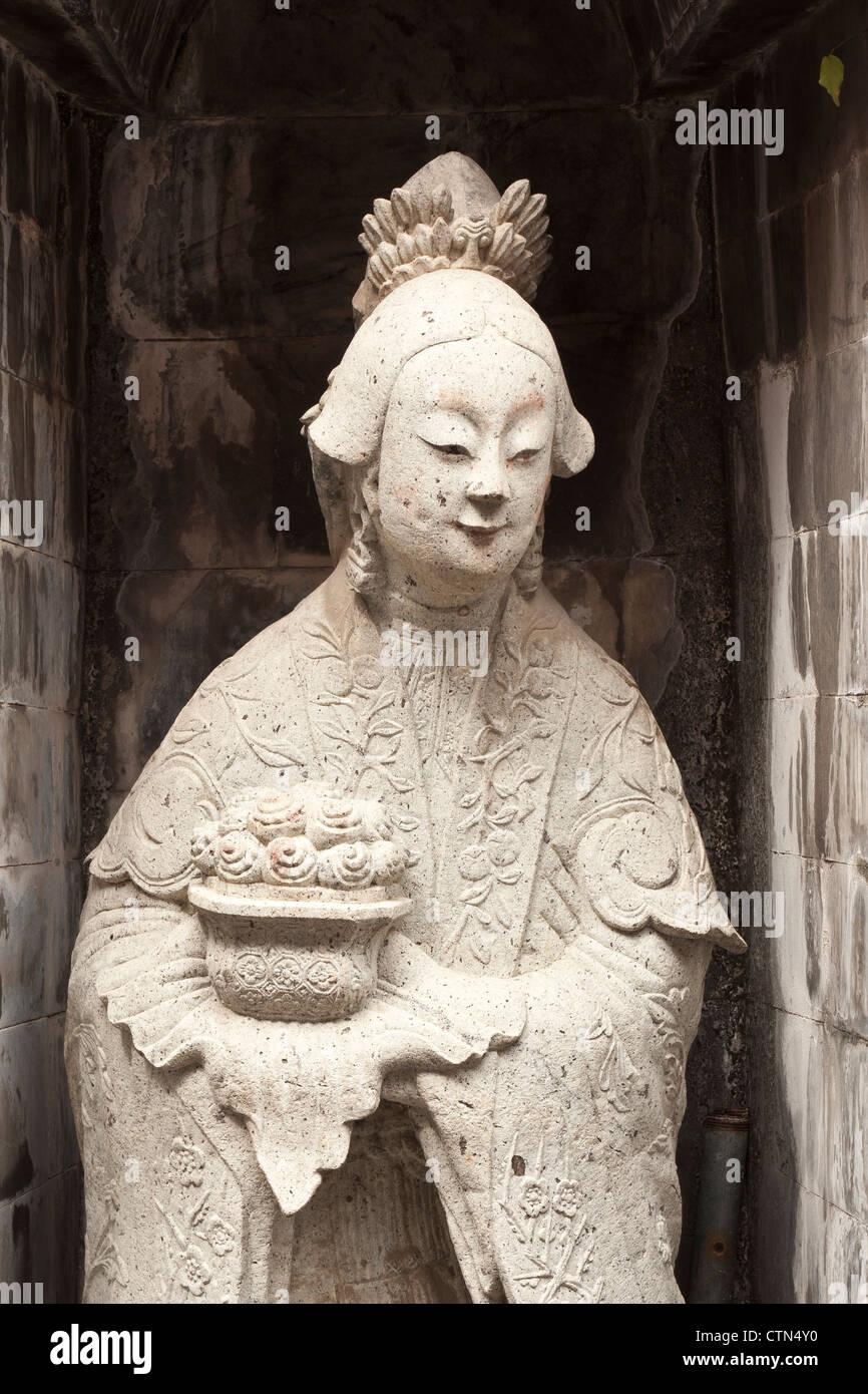 one of the eight statues of gods, according to chinese beliefs, found