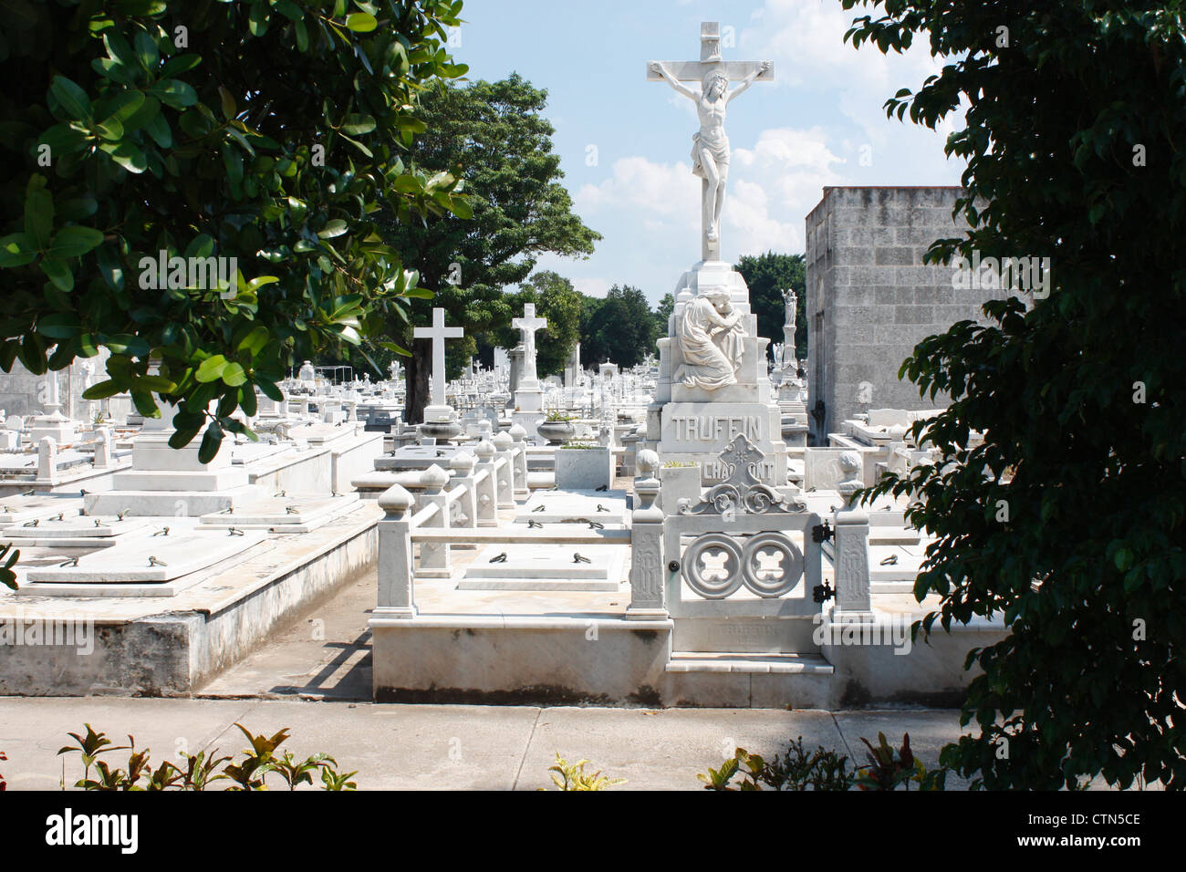 Entrance Colon Cemetery Havana Hi-res Stock Photography And Images - Alamy