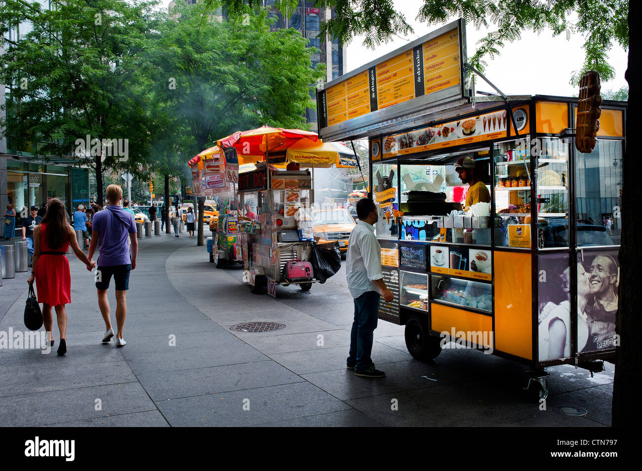 Sidewalk food vendors NYC Stock Photo