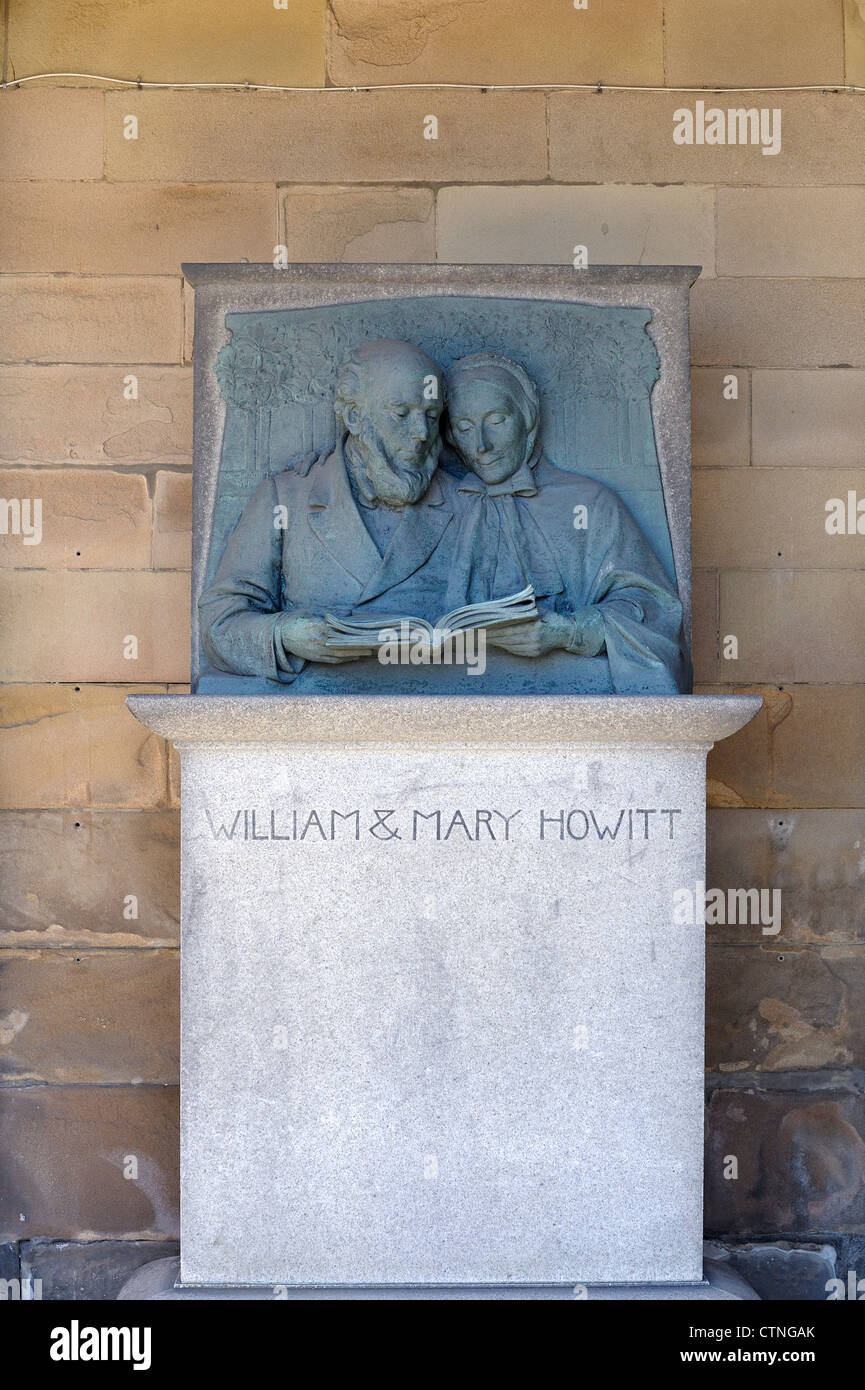 a bust sculpture of William and mary howitt Stock Photo