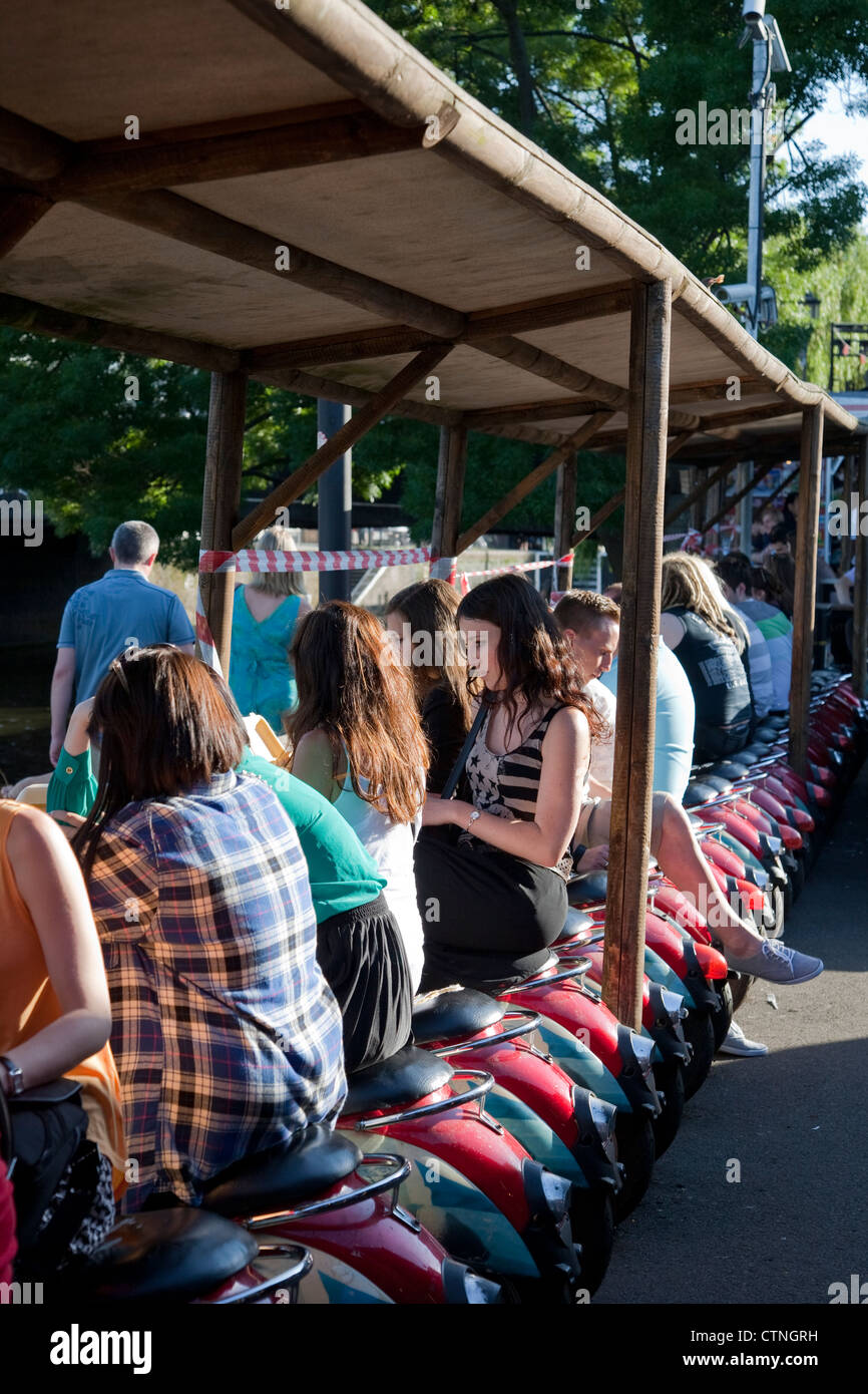 London food market people hi-res stock photography and images - Alamy
