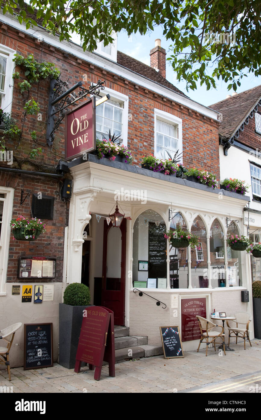 Old Vine Pub and Restaurant in Winchester; Hampshire; England; UK Stock
