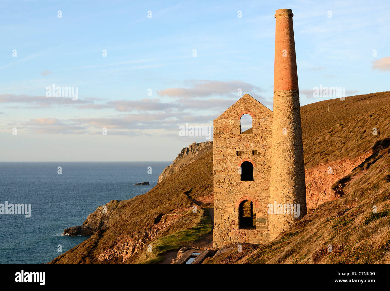 The old Towanroath engine house on the coastal cliffs near St.Agnes in Cornwall, UK Stock Photo