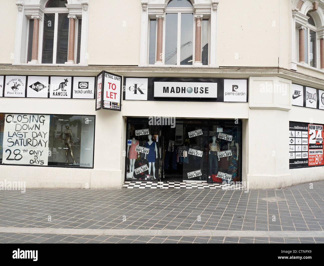 Madhouse clothing store closing down in Liverpool UK Stock Photo